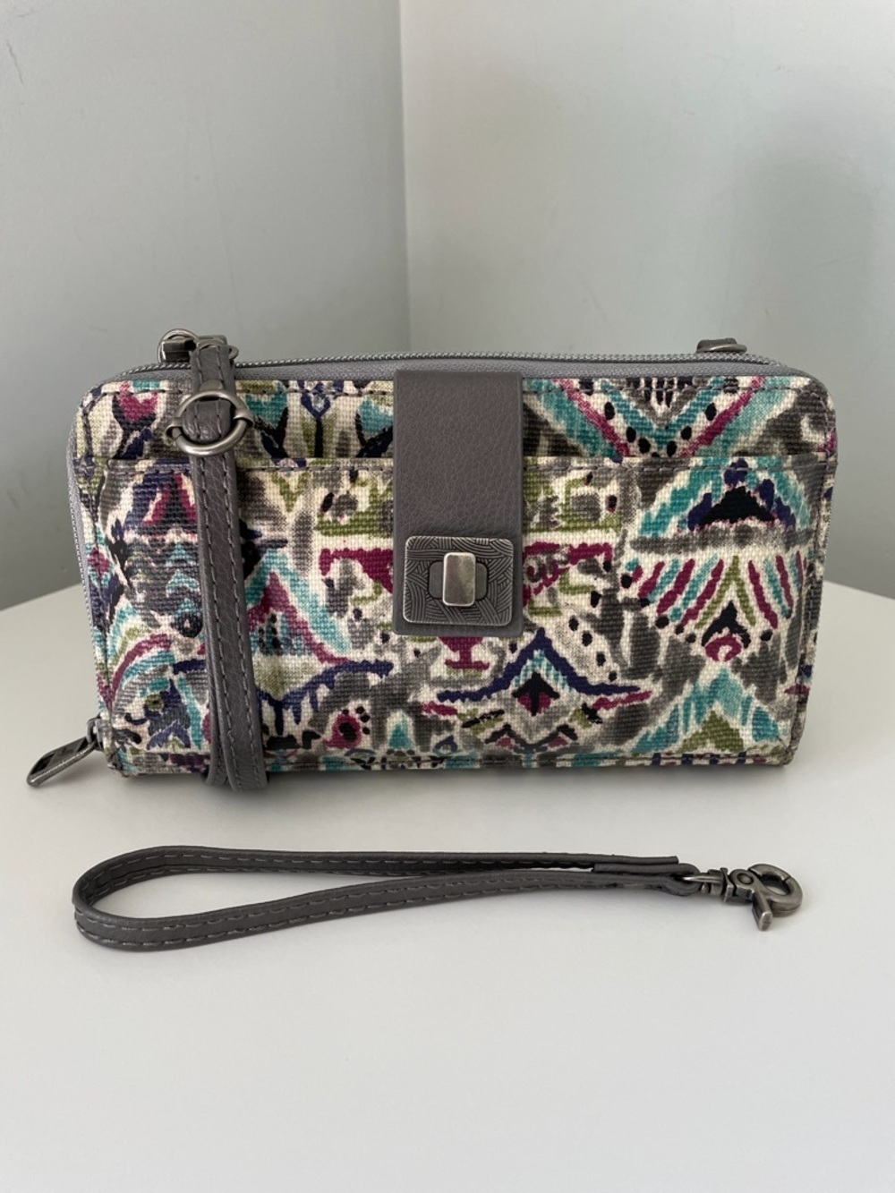 Sakroots Large Smartphone Wallet Crossbody Bag
